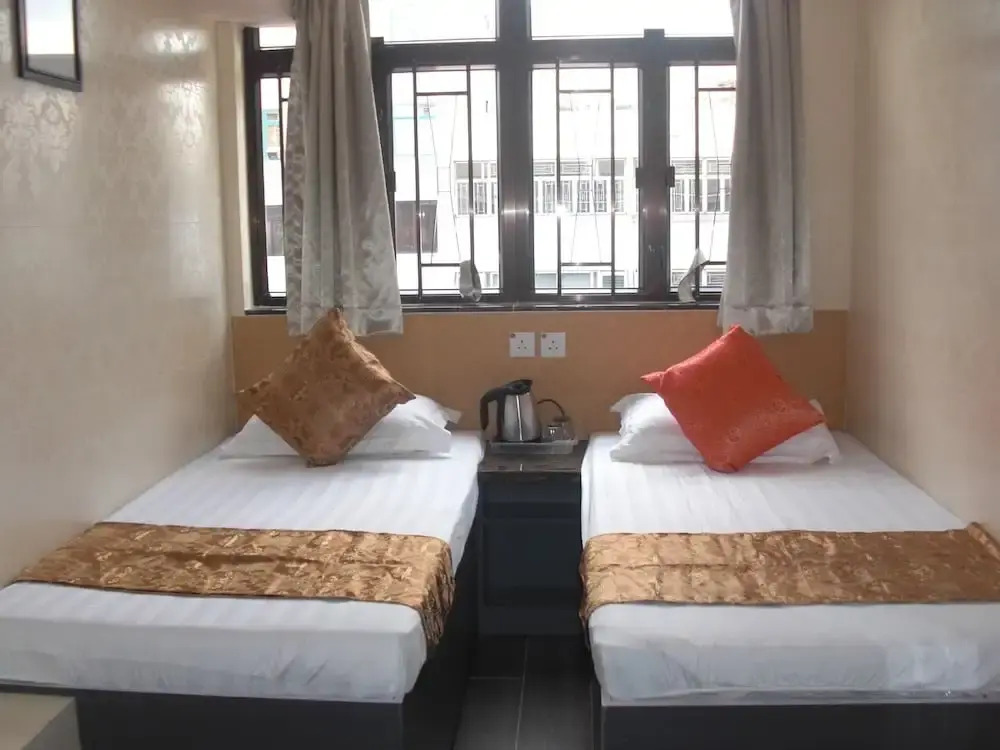 Empire Commercial Hotel
