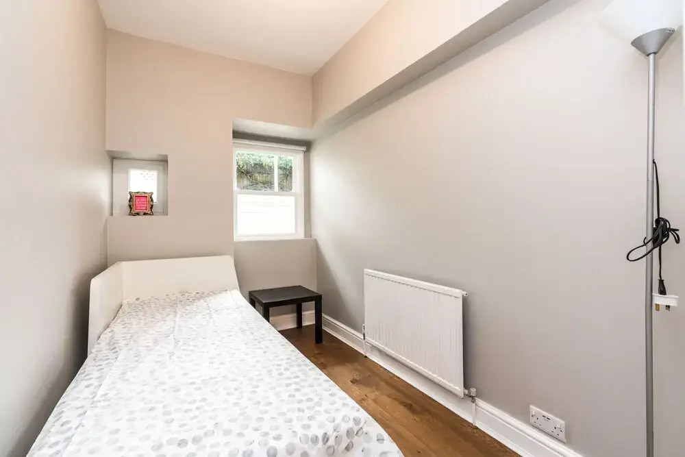 NEW Cosy 2BD Barons Court Garden Flat in the City