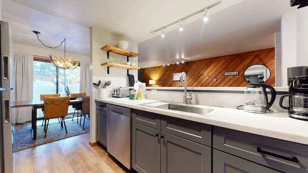 Snowcreek I 11 Remodeled, Mountain Modern with Washer Dryer and Fireplace by RedAwning