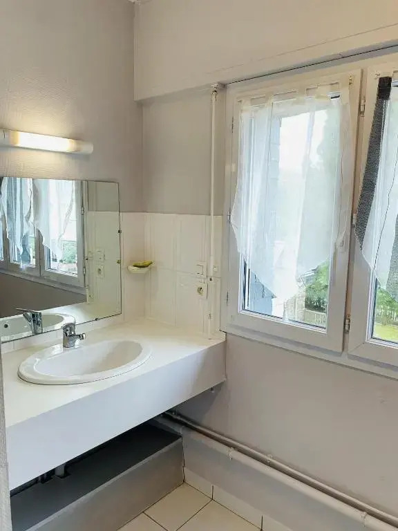 LES DRUIDES, bel appartement avec wifi, plage a 400m