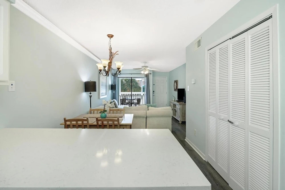 New Owner, New Decor, Steps From Beach, Sleeps 6