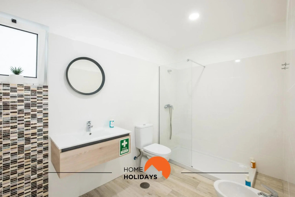 #074 Stunning Flat 3 min Oldtown, Peneco Beach