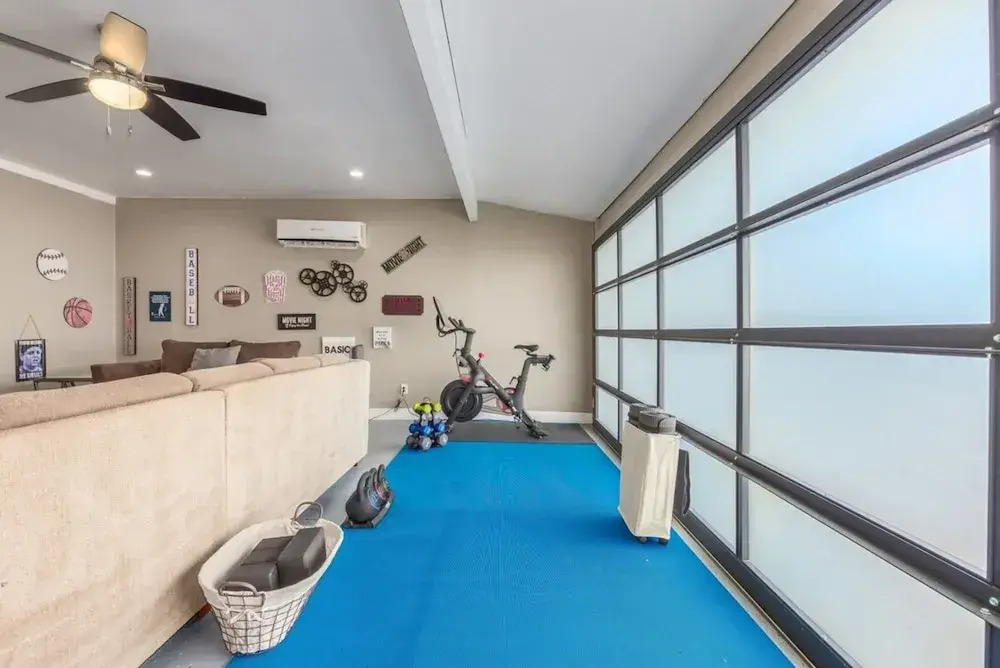 Ochenta Modern Retreat Htd Pool Spa Putt Grn Gym