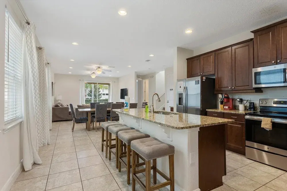 331-8-pc-perfectly Furnished With Games and Movie