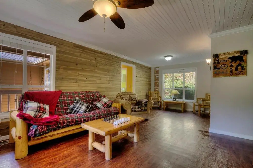 5Bedrooms*4KING BEDS*OUTSTANDING LOCATION*HotTub*