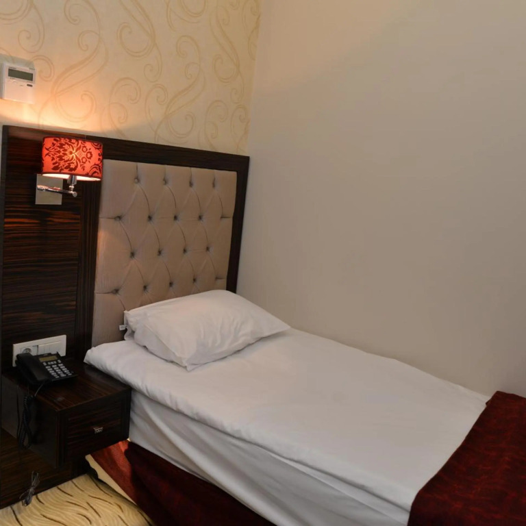 Golden Siyav Hotel