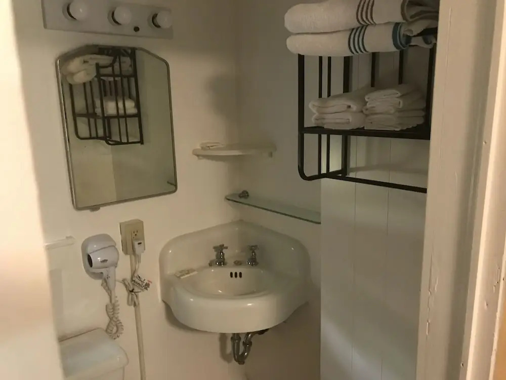 Evergreen Motel