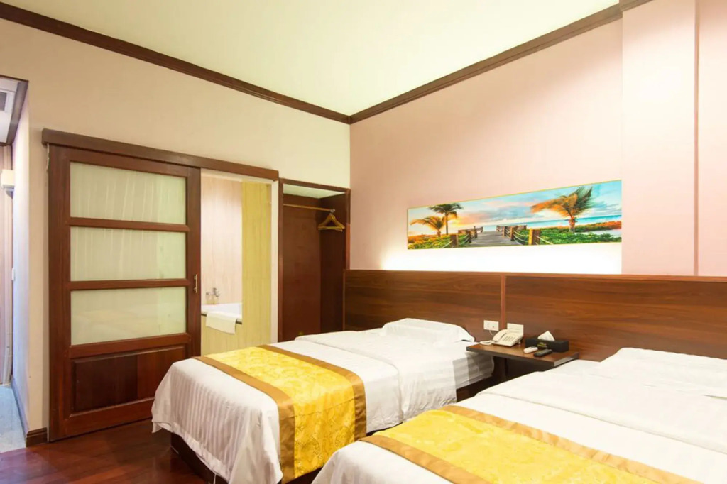 The President Hotel at Chokchai 4