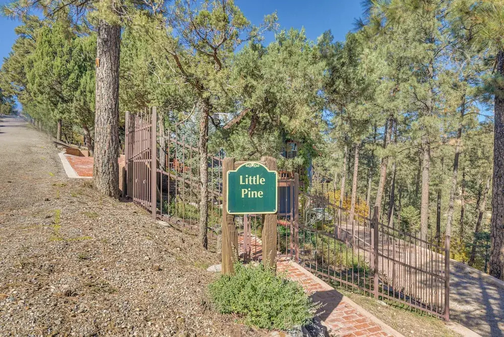 2 Mi to Village of Ruidoso! Little Pine Cottage