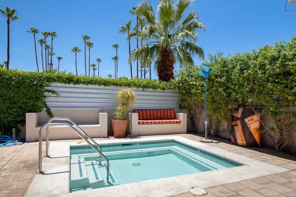 Poolside Fun King Suite