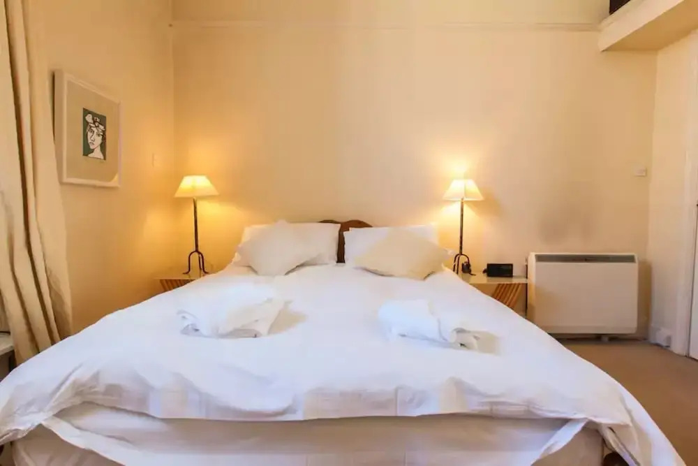 1 Bedroom New Town Flat