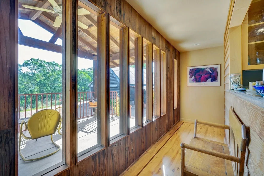 Healdsburg Home With Magnificent Vineyard View 2 Bedroom Home by RedAwning