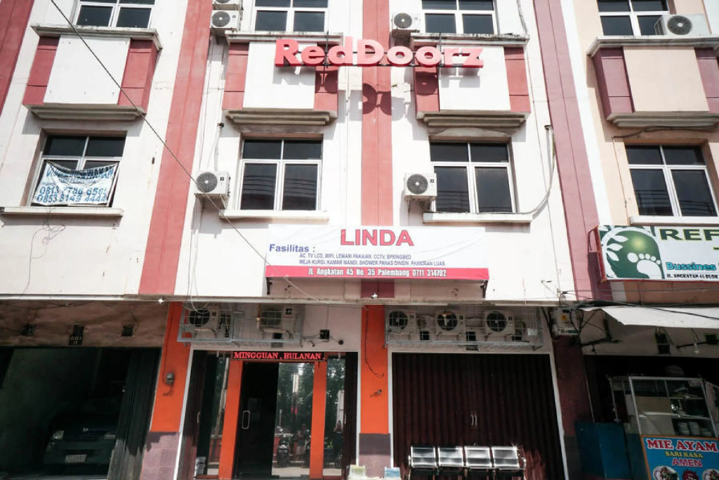 RedDoorz near Palembang Square Mall 2