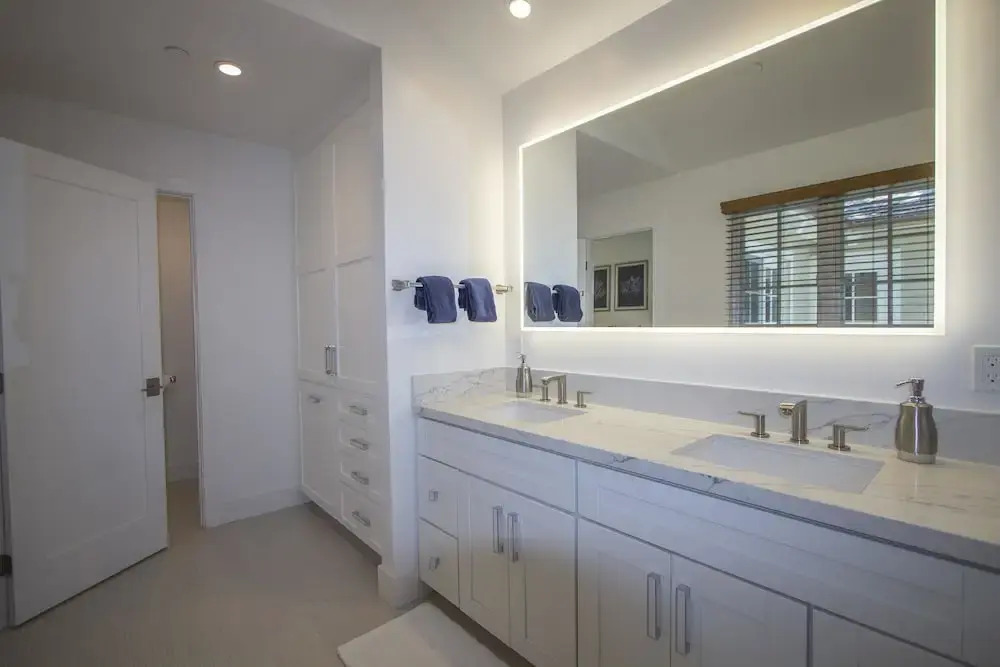 Beautifully Remodled 3/3 Walk To Shops, Restaurants, Close To World Class Golf