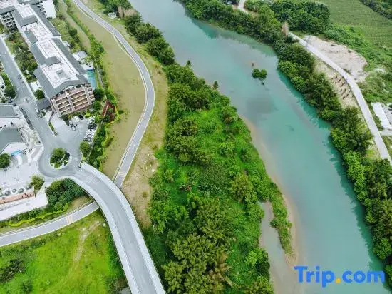 The Rayna Resort