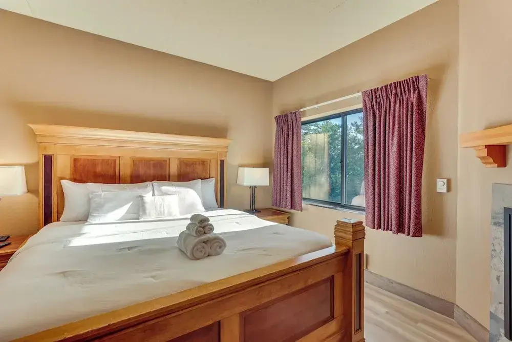 Wisconsin Dells Resort Condo w/ 2 Fireplaces
