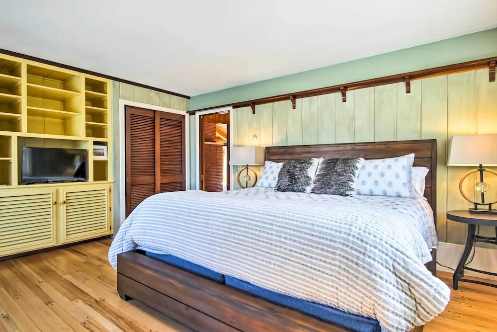 Hot Tub & Sauna! 7-acre Coastal Michigan Home