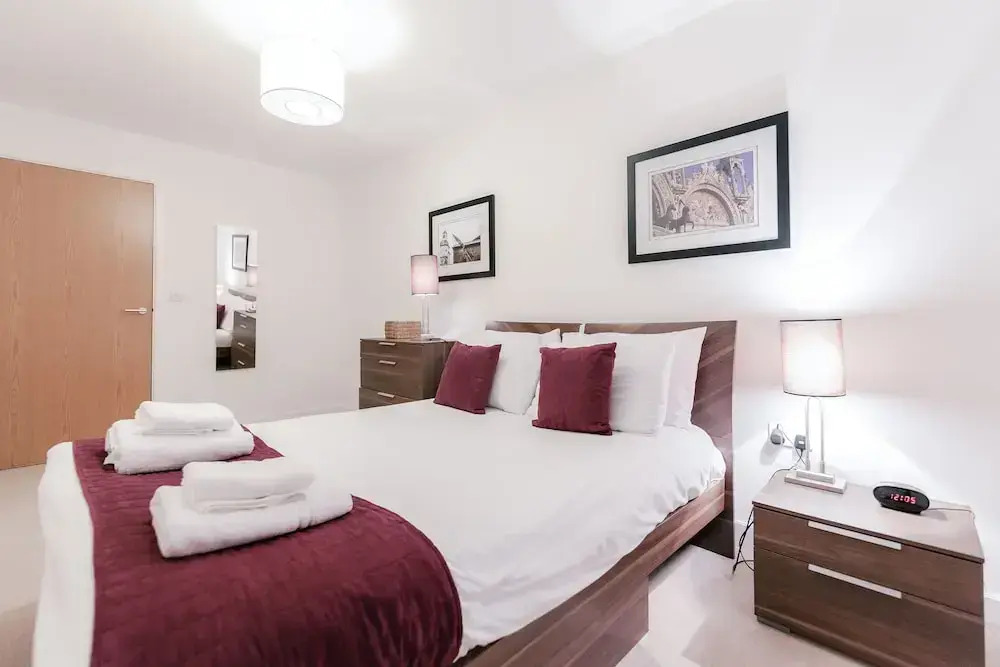 Roomspace Apartments -The Hurley