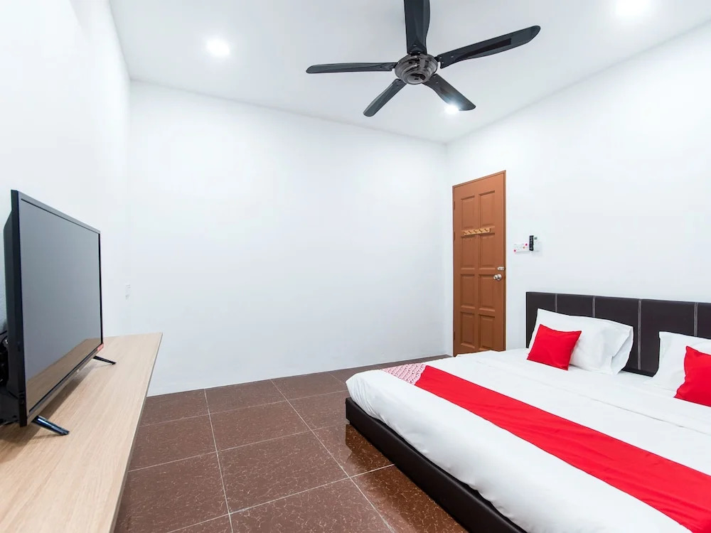 Weng Bee Guest House by OYO Rooms