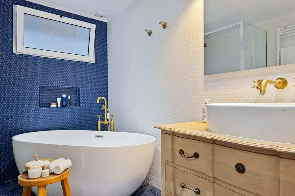 Bella Vista - Modern Classic in Heart of City