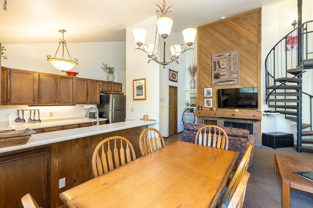 1196 Flying Dutchman 1 Bedroom Condo by RedAwning