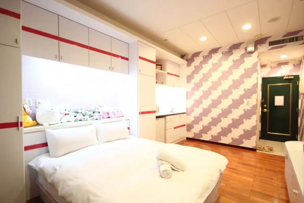85 Childhood Suite