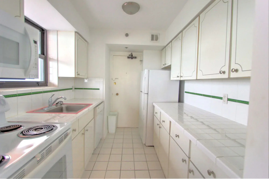 Deluxe Apartments by South Florida Vacations