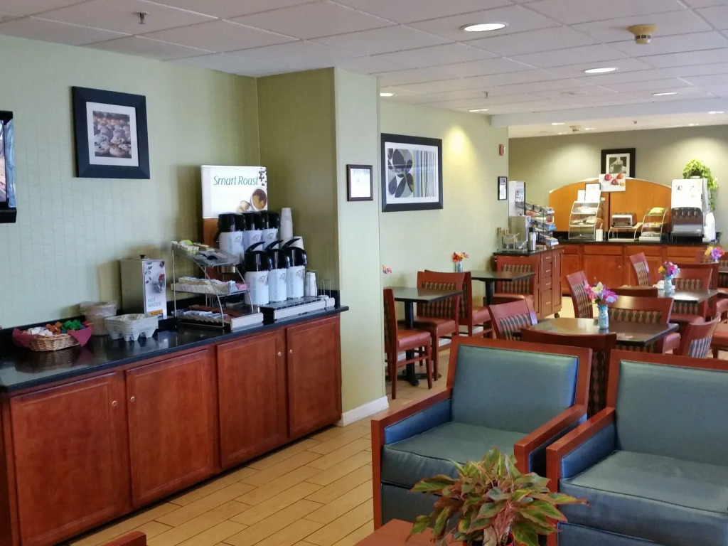 Holiday Inn Express & Suites Allentown-Dorney Park Area by IHG
