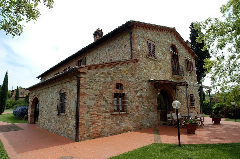 Podere Fignano, holiday home - apartments renovated 2024 - new swimming pool