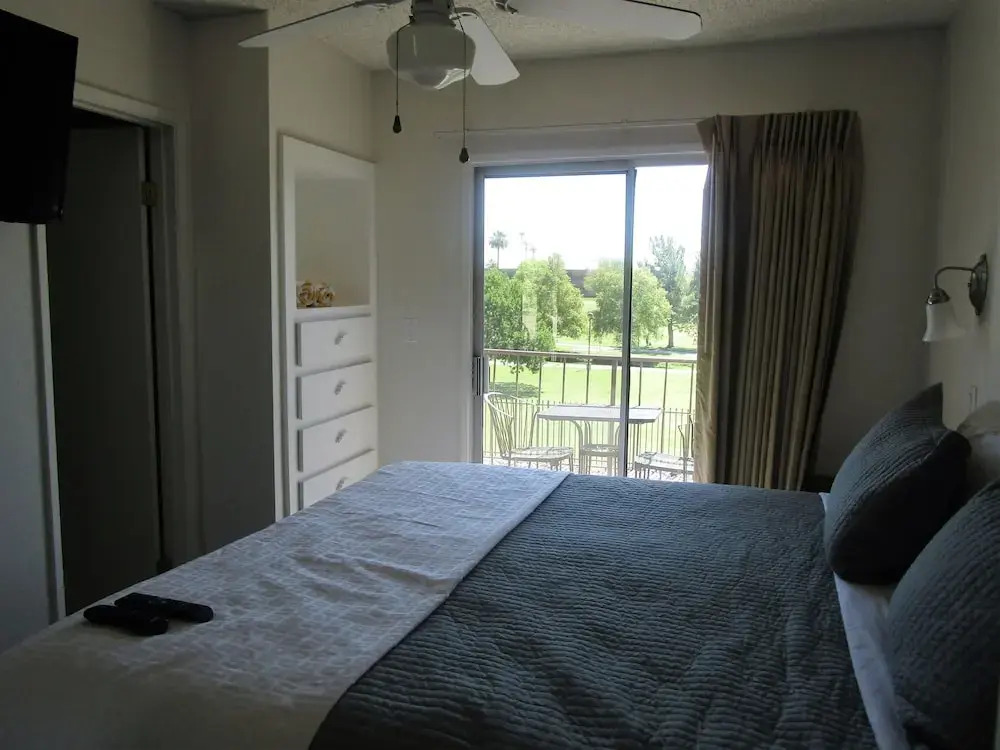 Park Suites at 238 - One Bedroom Apartment