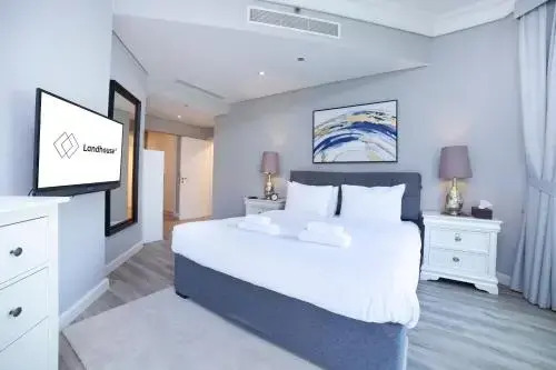 2BR ON PALM JUMEIRAH SHORELINE 20 - With Beach Access & a Complimentary Golf