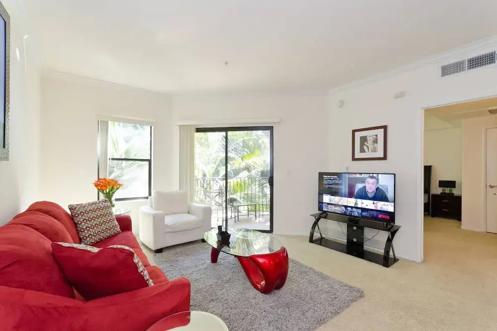Top Downtown Location, Fast WIFI, & Free Parking! (P-1)