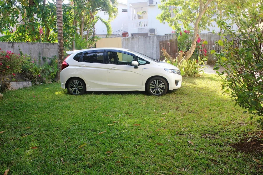 Apartment With 2 Bedrooms in Pereybere, With Enclosed Garden - 200 m F