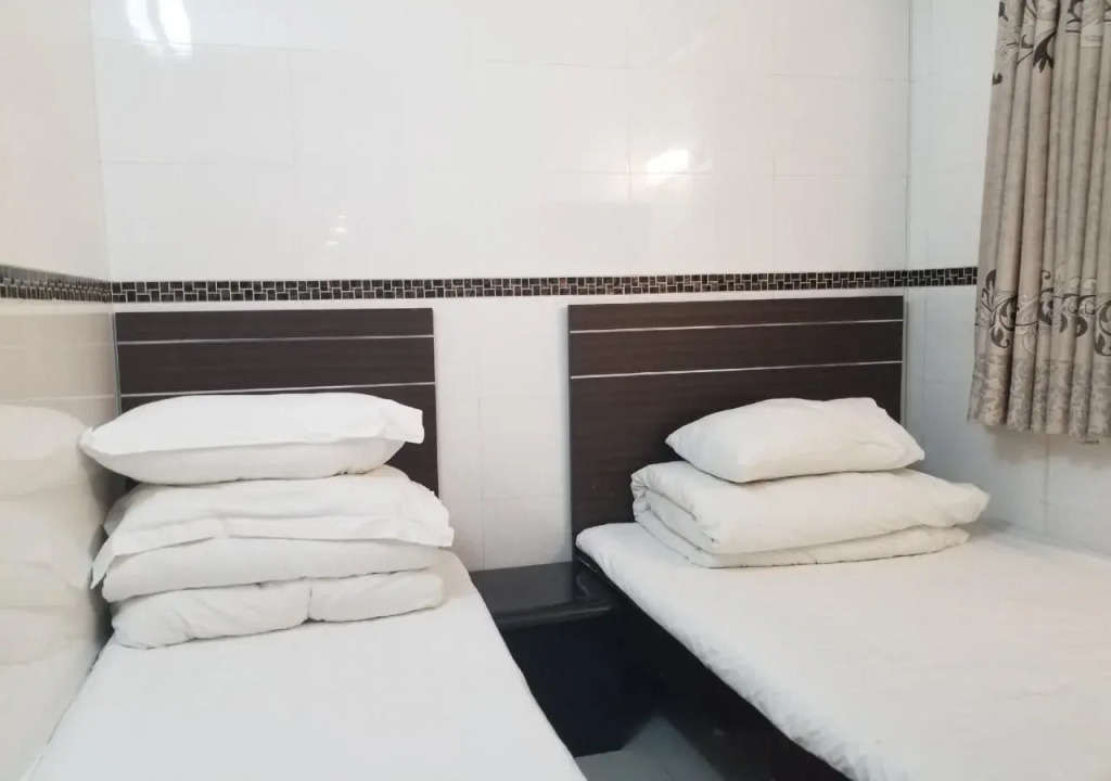 Hong Kong Huazhong Commercial Inn