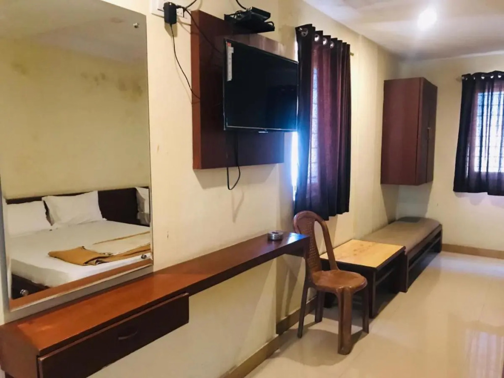 STAYMAKER Bright Palace Residency