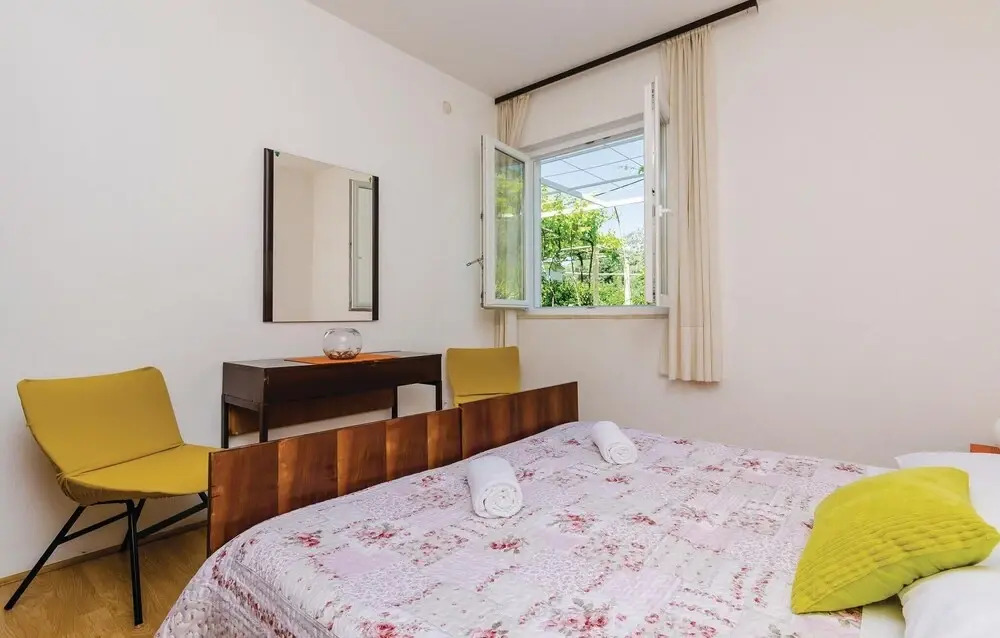 Awesome Home in Brsecine With Wifi and 3 Bedrooms