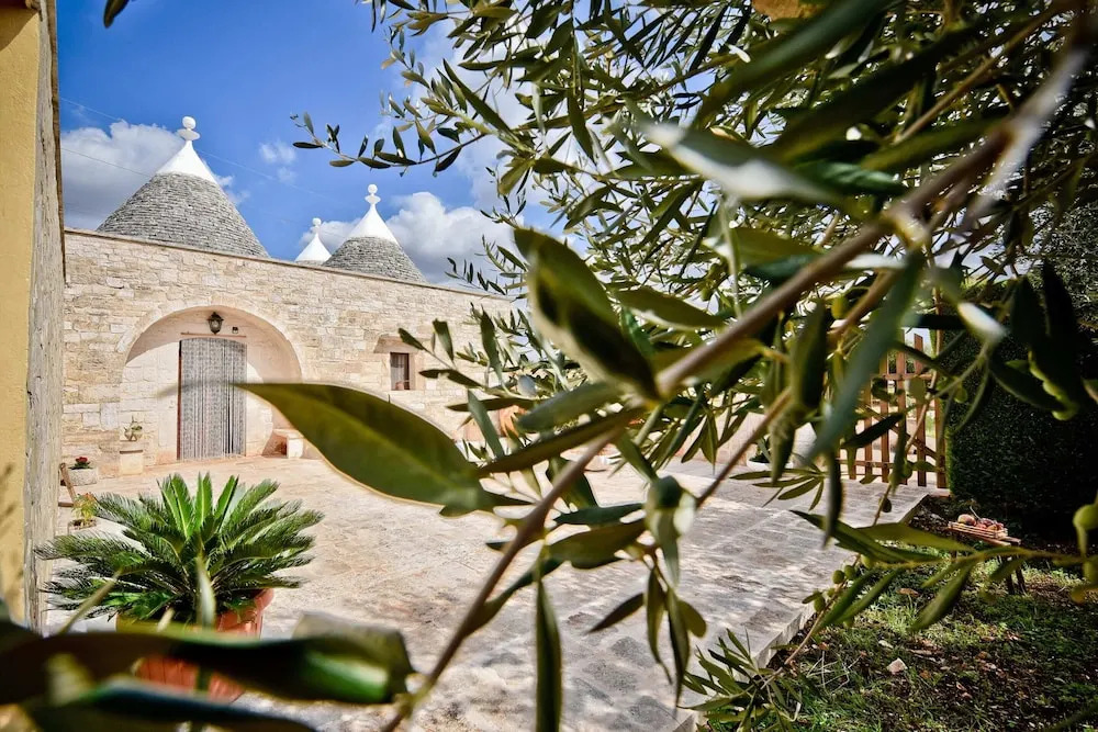I CINQUE TRULLI with Swimming Pool