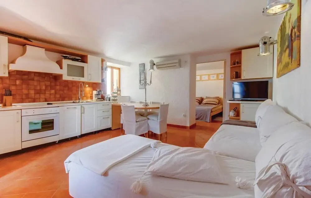 Beautiful Home in Mali Losinj With Wifi and 1 Bedrooms
