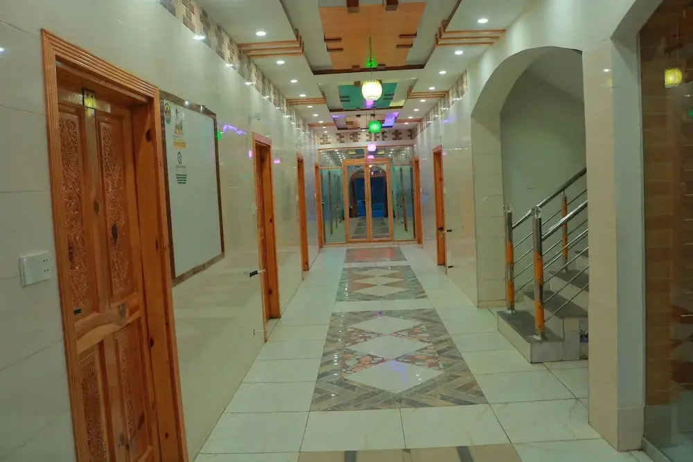 Al Sadiq Hotel & Restaurant