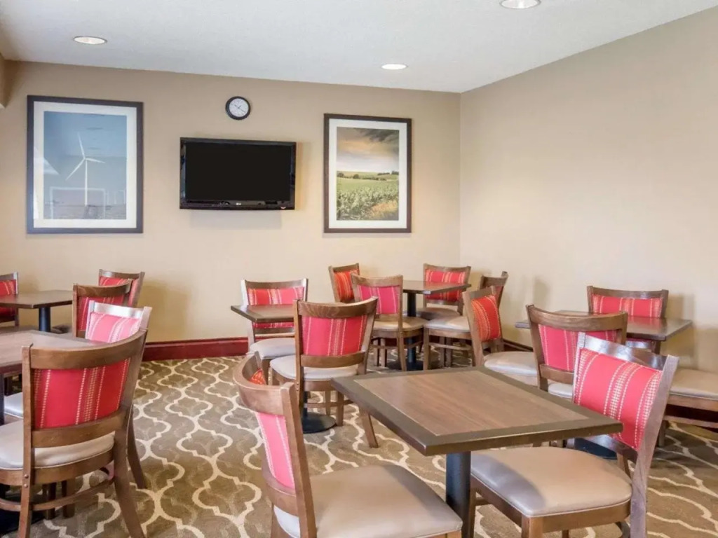 Comfort Inn Walcott near Davenport