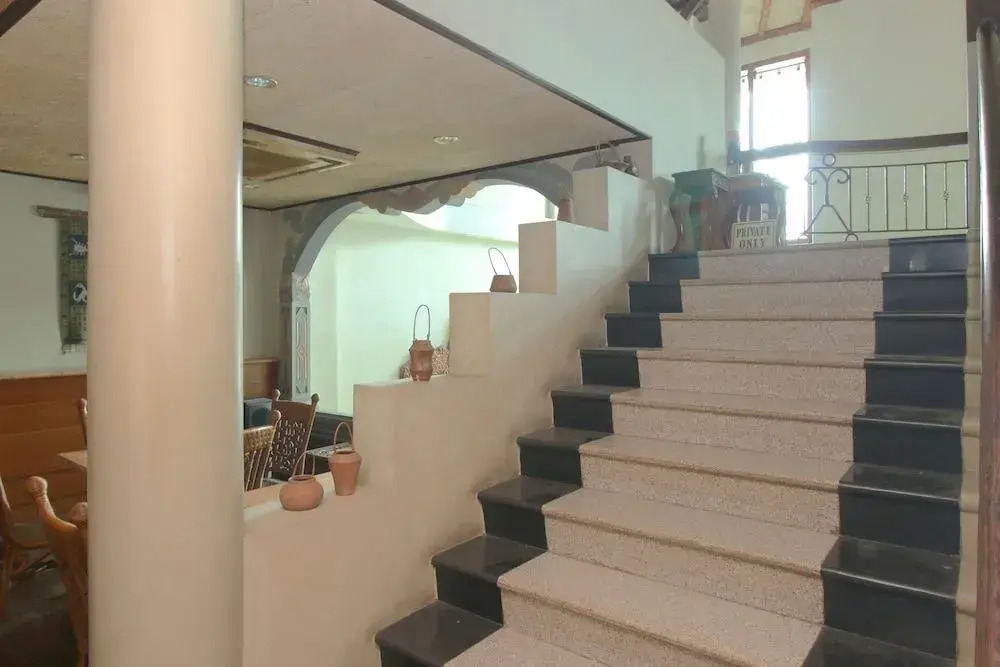 Airy Darmo Khairil Anwar 10 Surabaya