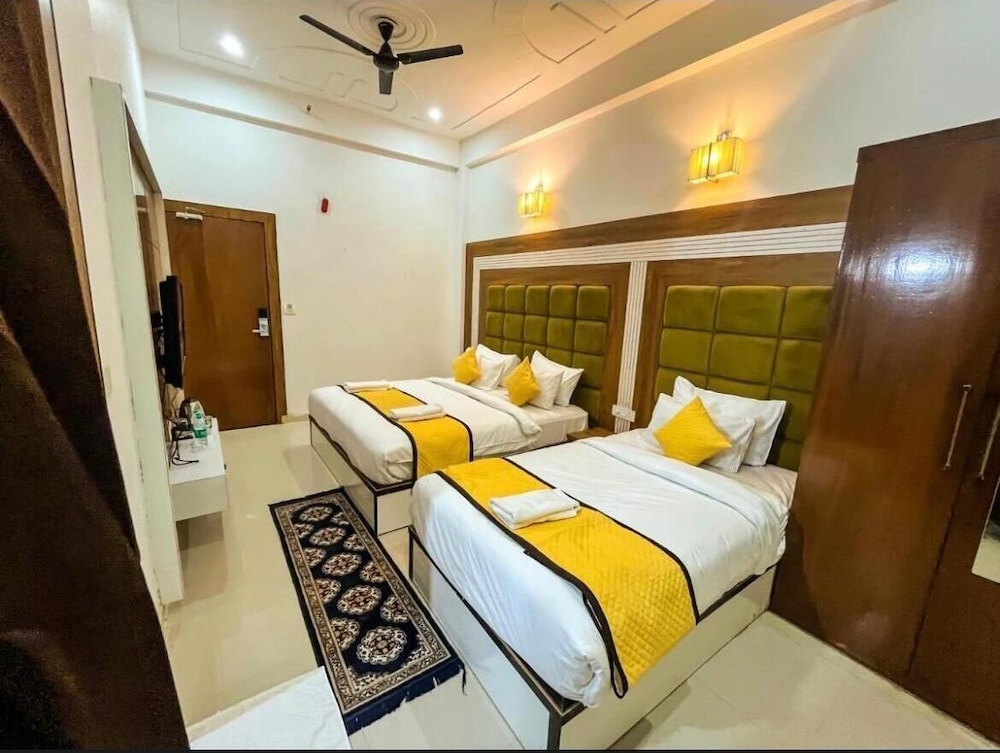 Atlantiis Suites By Signature Stayz Near Taj Mahal