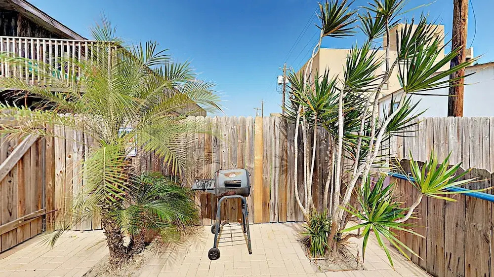 111 E Marlin St Cabin #C - 2 Br cabin by RedAwning