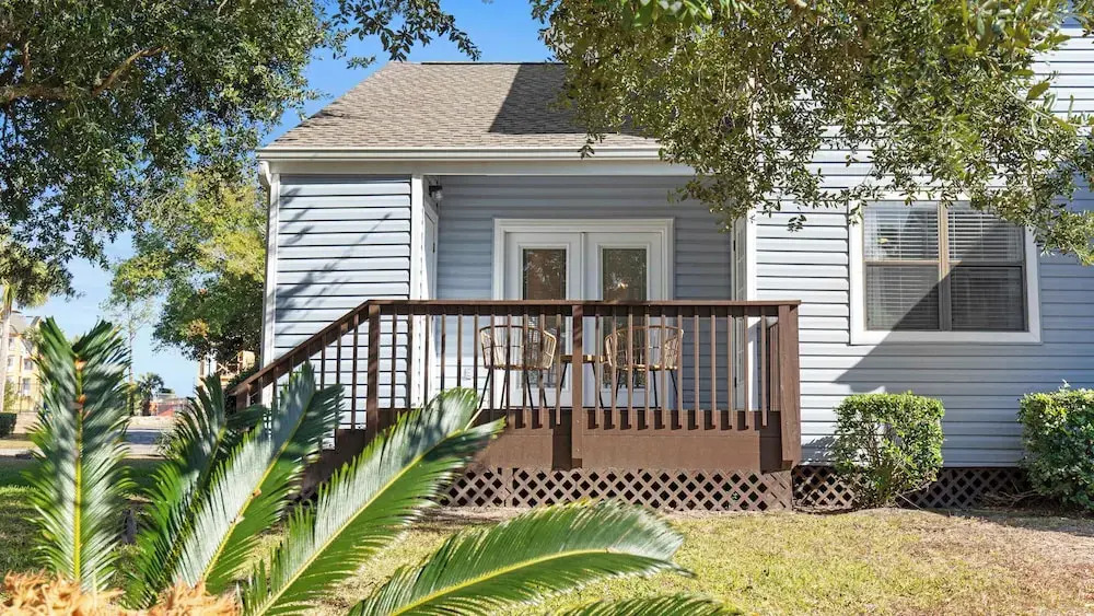 Spacious Family-friendly Retreat Beach Walkable