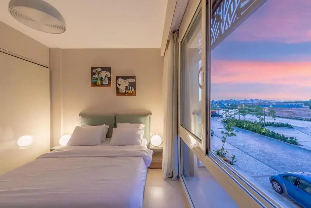Mangroovy 2 Bedroom Sea View Apartment, Pool & Beach