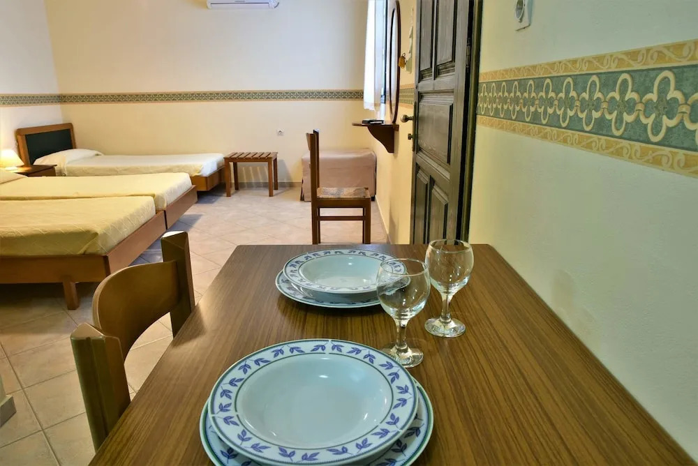 Avra Milos
