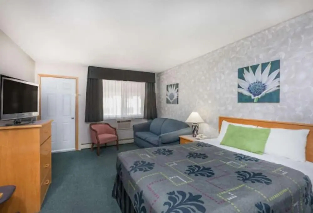 Almada Inn