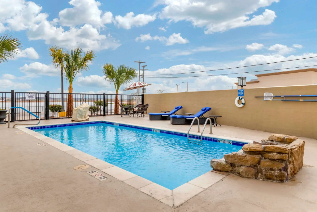 Comfort Inn & Suites Lakeside