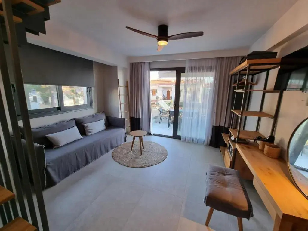 Ikies suties 3 luxury apartements by the sea