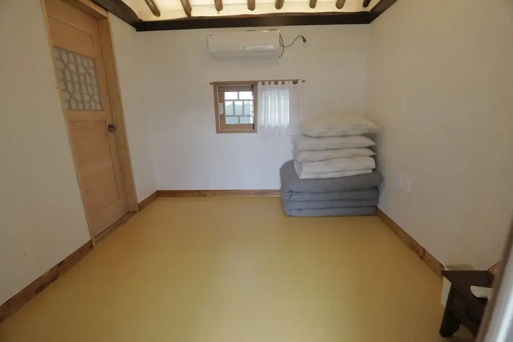 Gongju Bonghwangjae Hanok